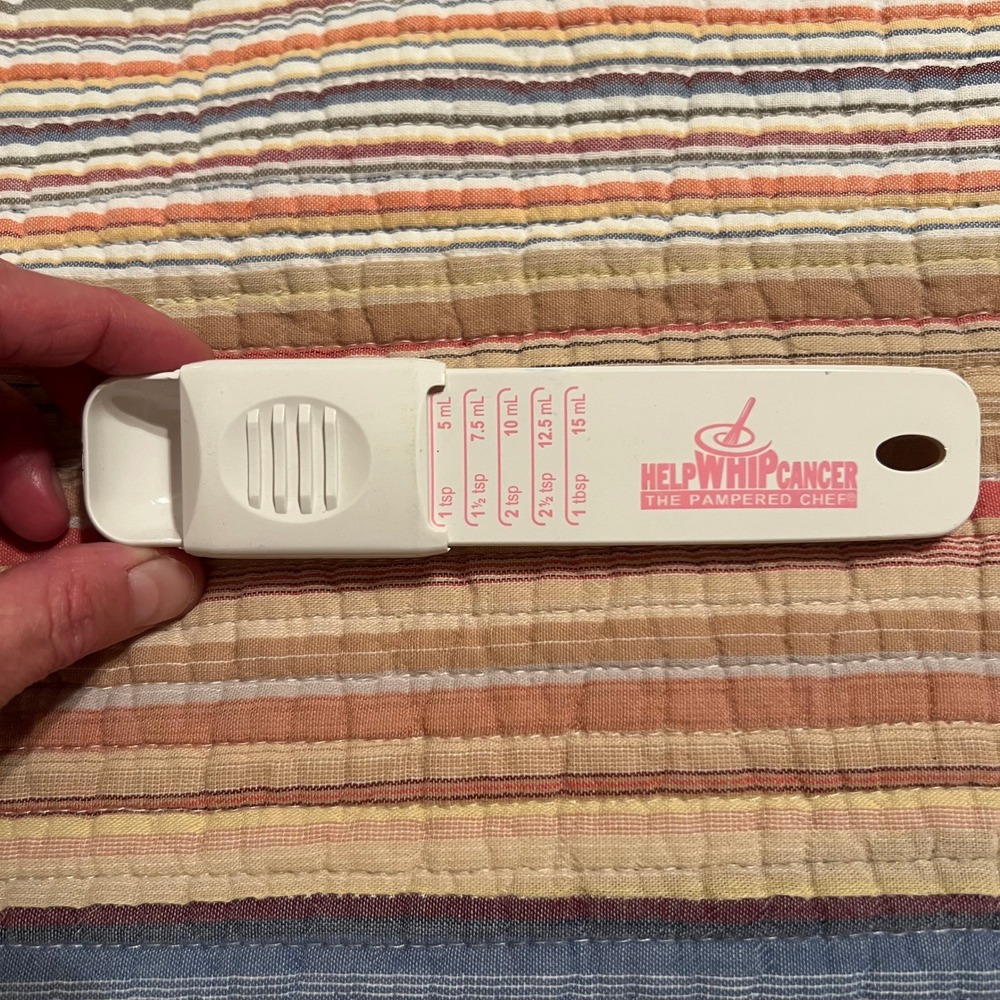 The Pampered Chef Help Whip Cancer Adjustable Measuring‎ Spoon White Pink